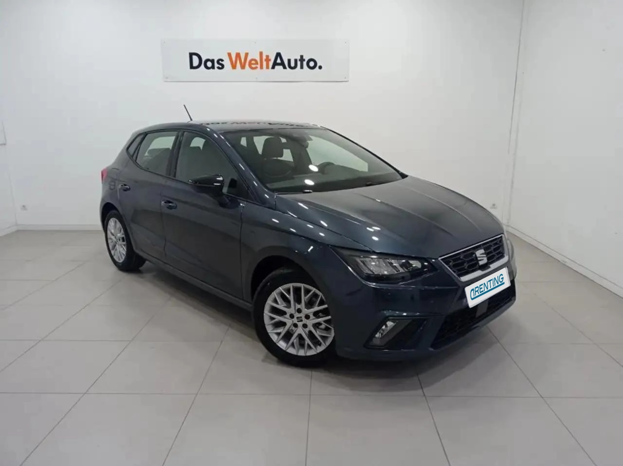 Renting SEAT Ibiza 1.0 TSI S&S FR XS 110 Gris 3