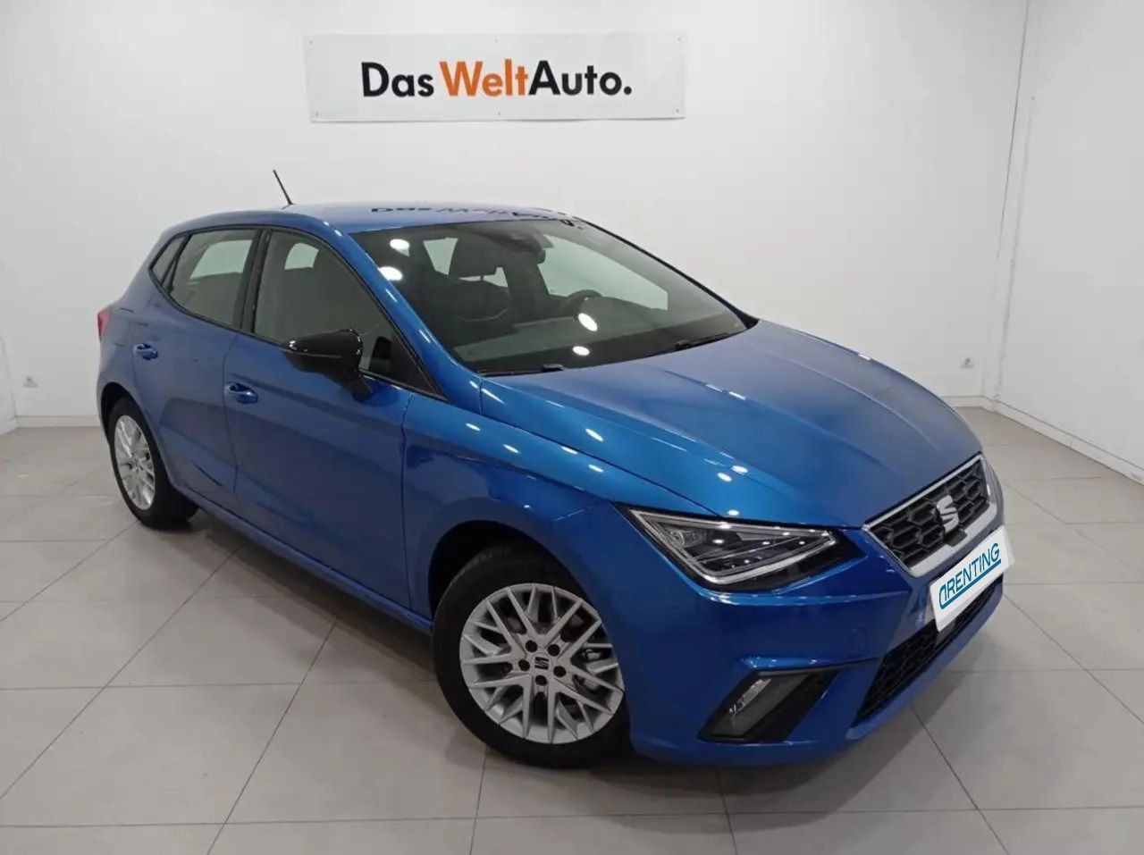 Renting SEAT Ibiza 1.0 TSI S&S FR XS 110 Azul 3