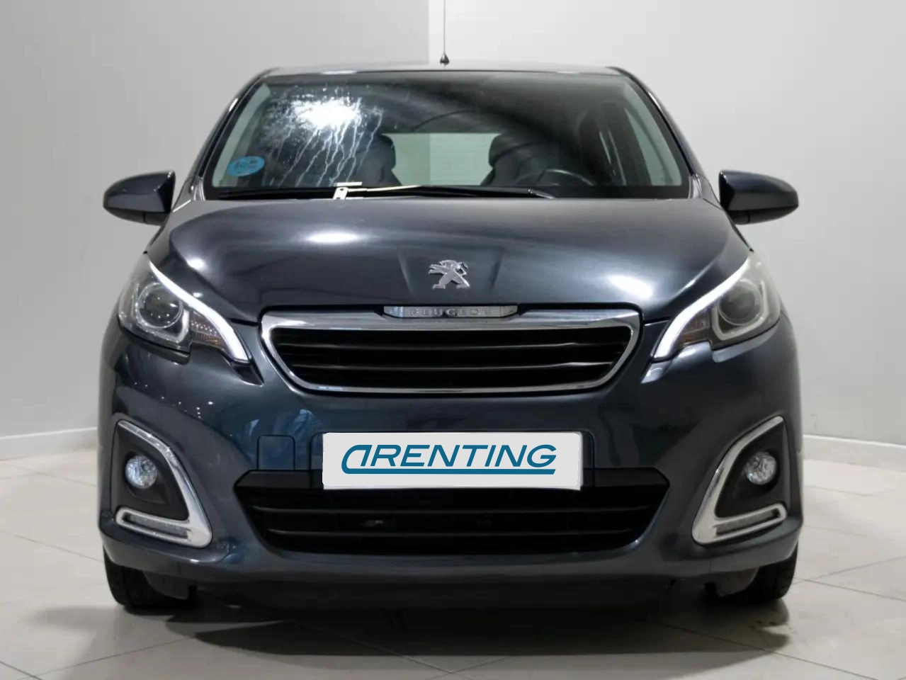 Renting Peugeot 108 1.0 VTi Allure Gris