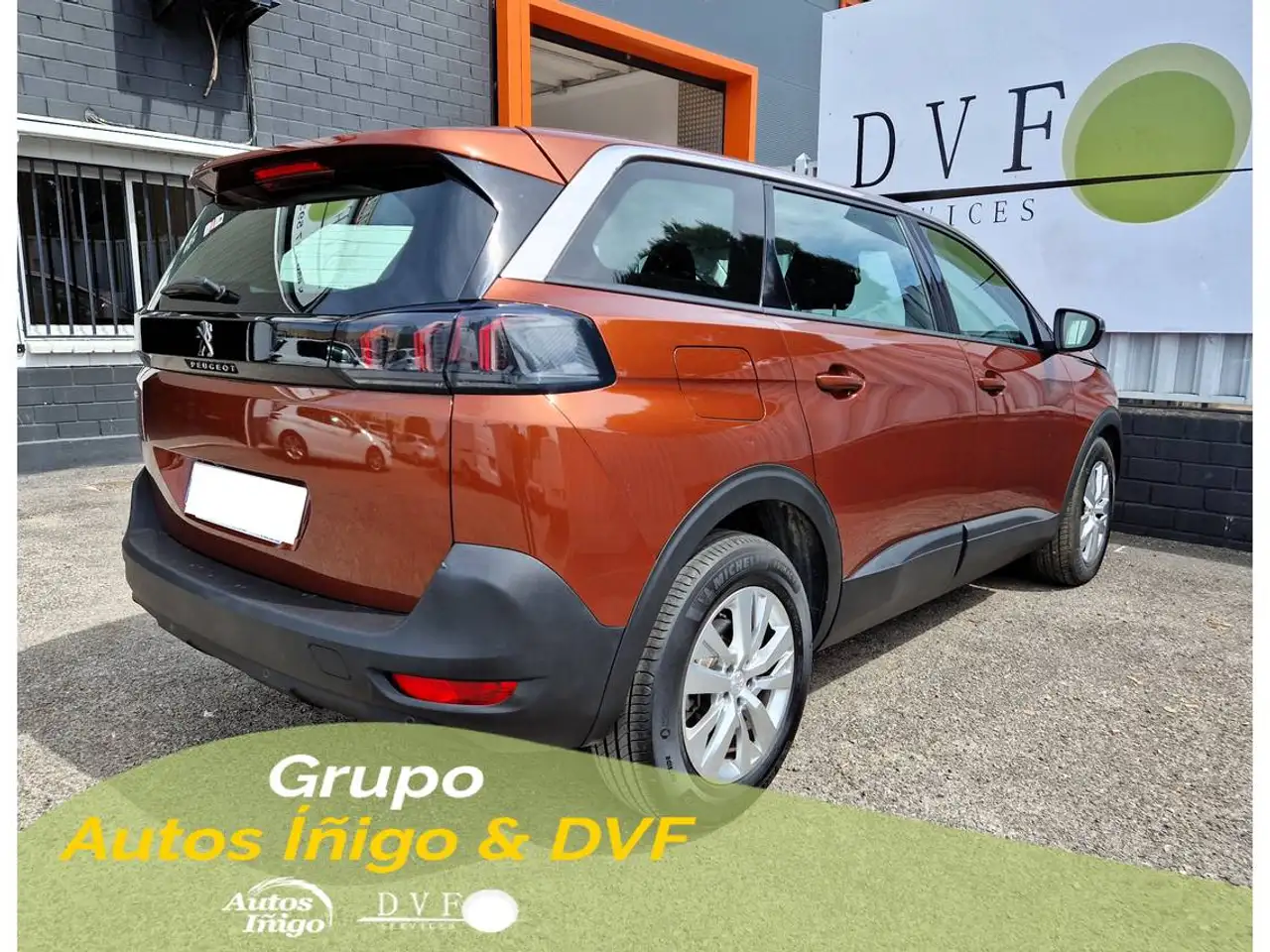 Renting Peugeot 5008 1.2 PureTech S&S Access 130 Marrón