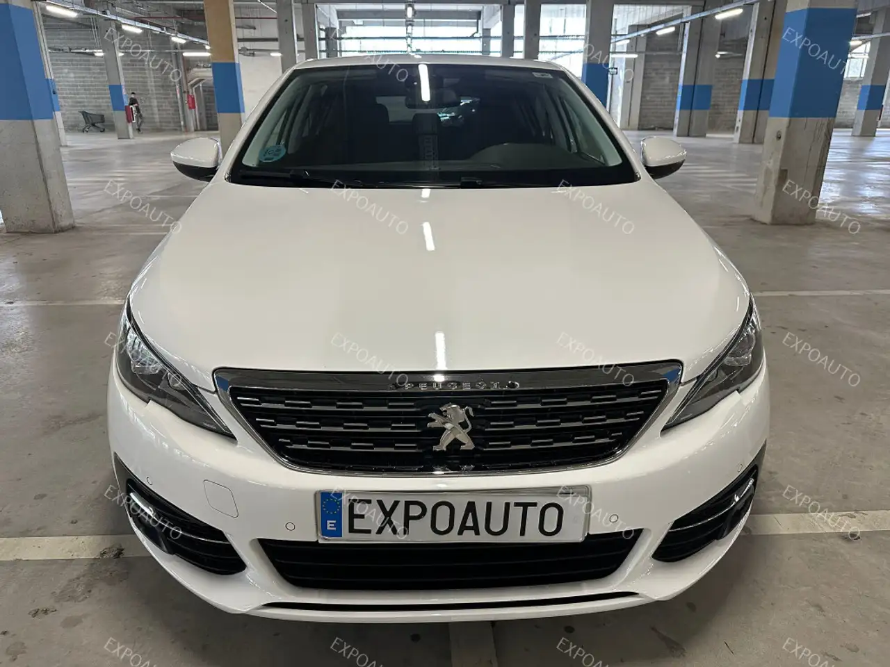 Renting Peugeot 308 1.2 PureTech S&S Active Pack 110 Blanco