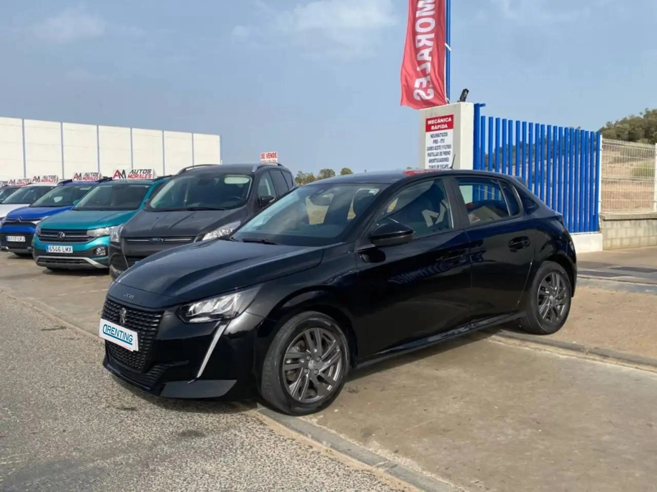 Renting Peugeot 208 1.2 Puretech S&S Allure Pack 100 Negro