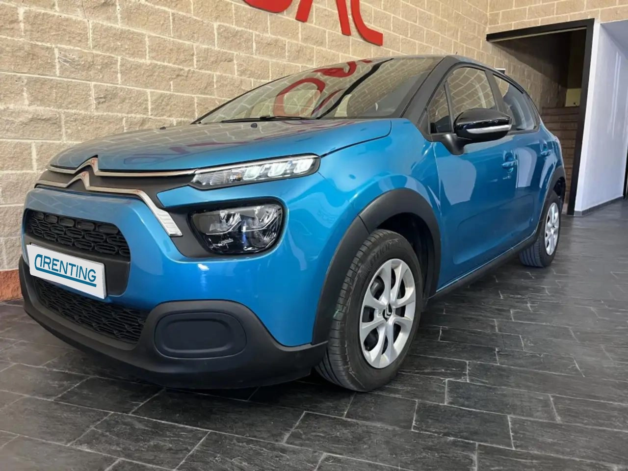 Renting Citroen C3 1.2 PureTech S&S Live Pack 83 Azul