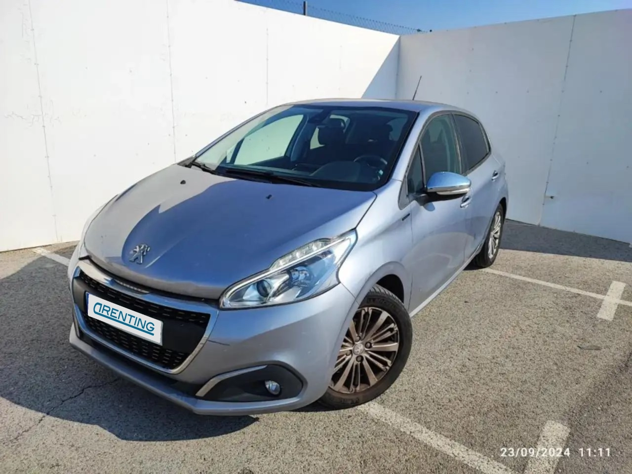 Renting Peugeot 208 1.2 PureTech S&S Signature 82 Azul