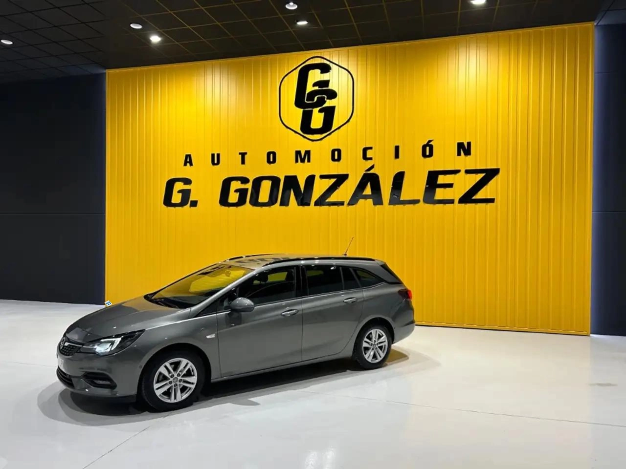 Renting Opel Astra 1.2T S/S GS Line 110