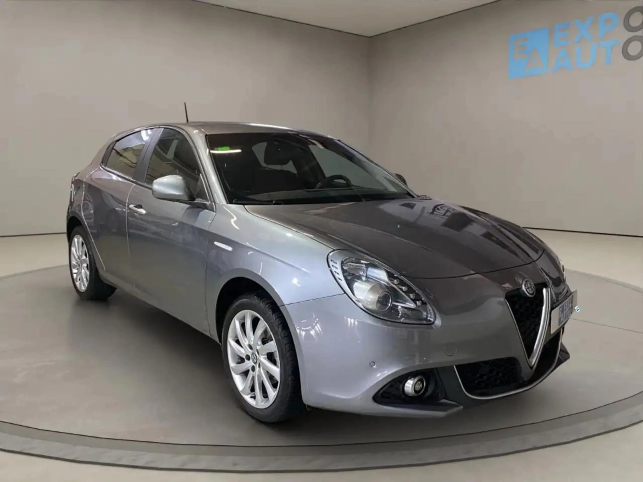 Renting Alfa Romeo Giulietta 1.4 TB 120 Super Plateado