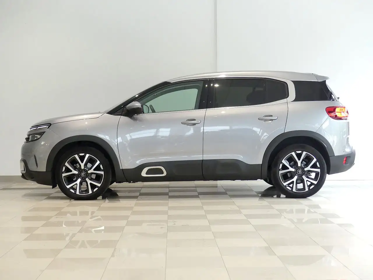 Renting Citroen C5 Aircross 1.5 BlueHDi 131CV S&S FEEL AUTO 5P Gris 1