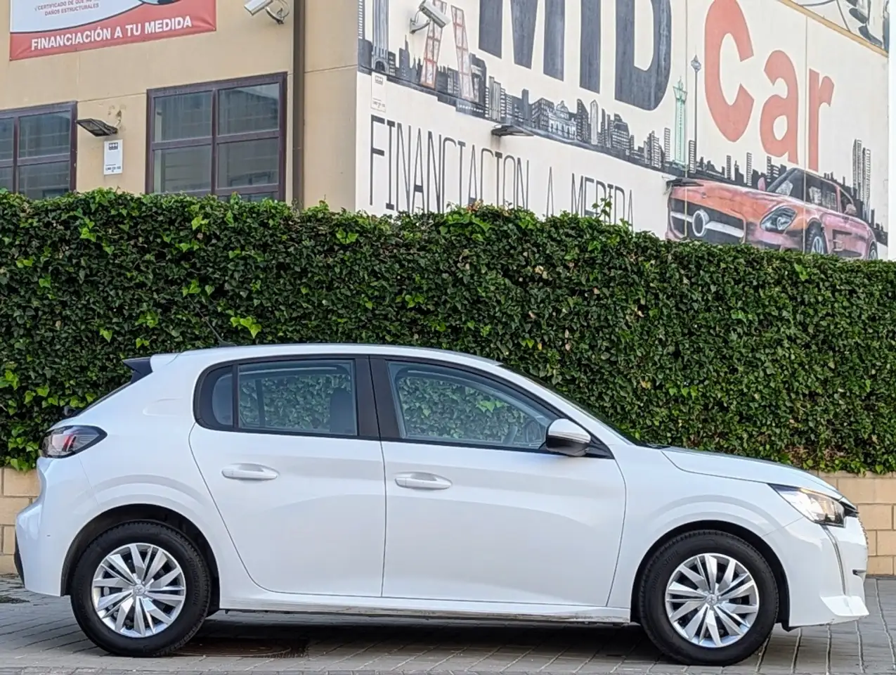 Renting Peugeot 208 1.5 BlueHDi S&S Active Pack 100 Blanco 5