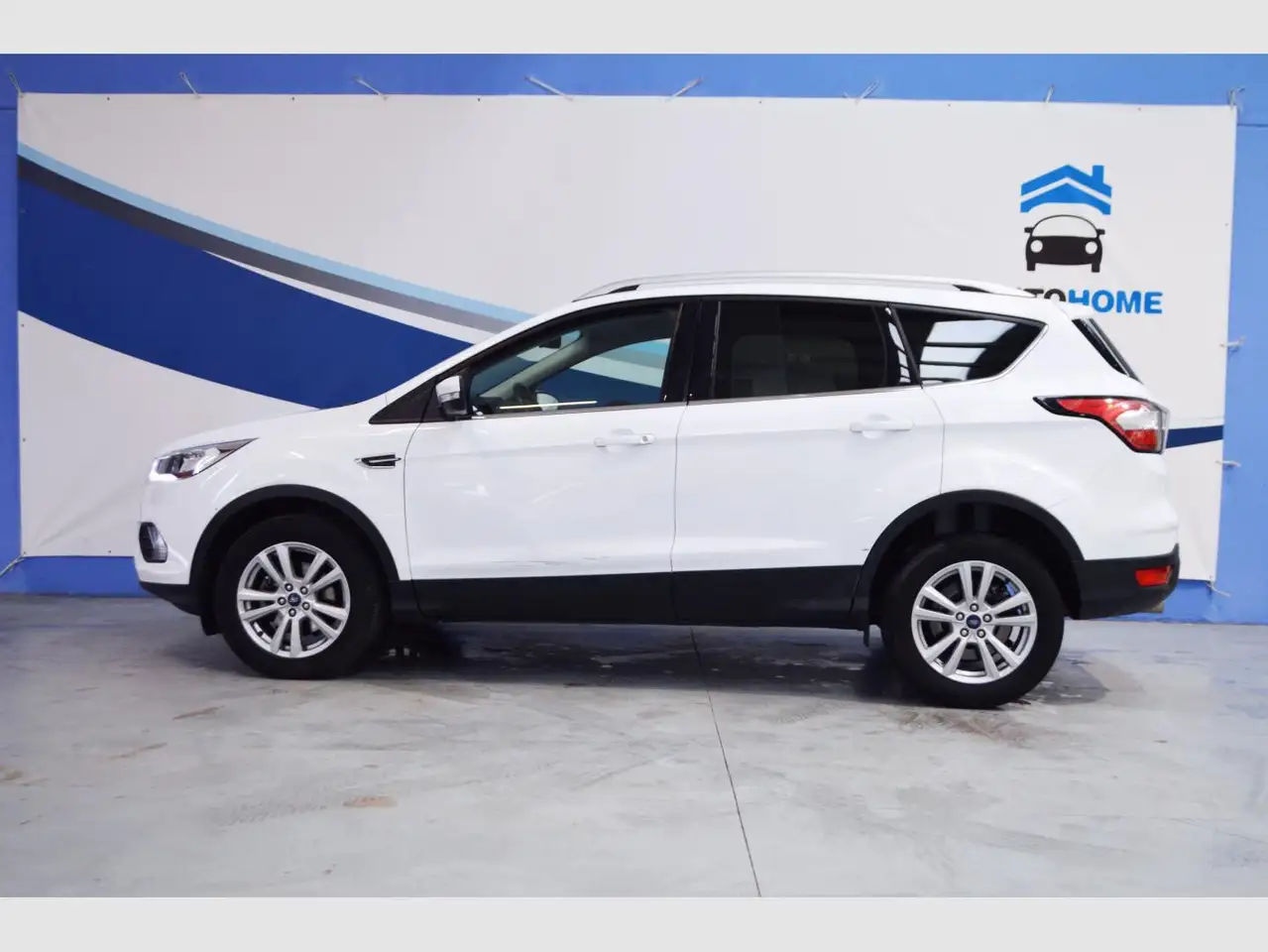 Renting Ford Kuga 1.5 EcoB. Auto S&S Trend+ 4×2 120 Azul