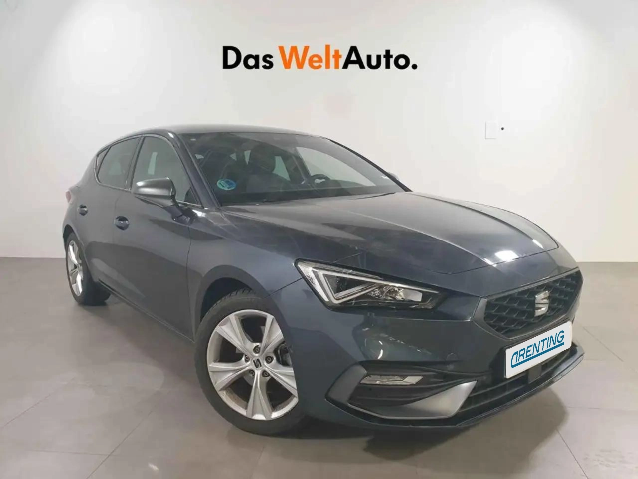 Renting SEAT Leon 1.5 eTSI DSG-7 S&S FR Special Edition 150 Gris 2