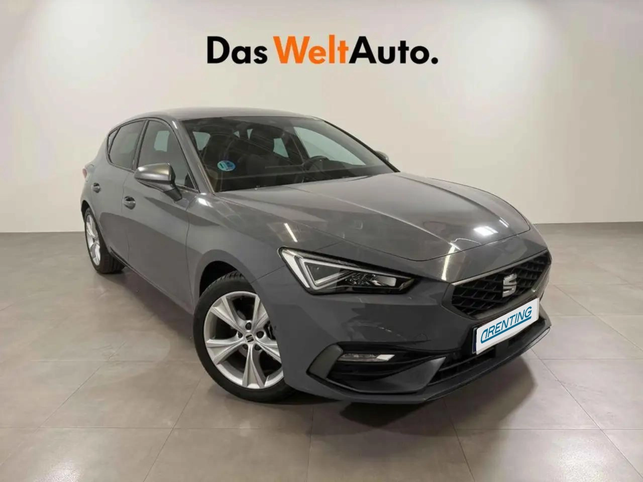 Renting SEAT Leon 1.5 eTSI DSG-7 S&S FR Special Edition 150 Gris 1