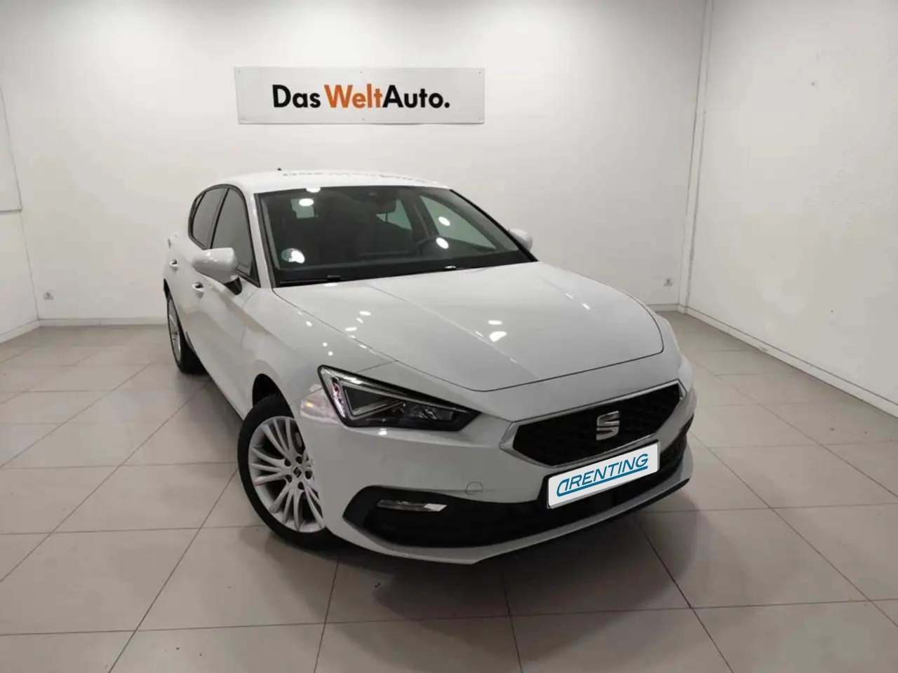 Renting SEAT Leon 1.5 eTSI DSG-7 S&S Style Special Edition 150 Blanco