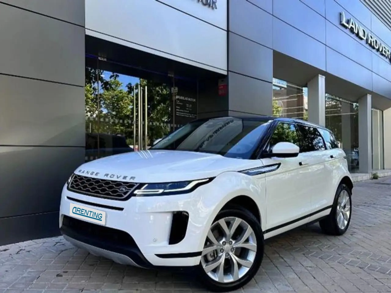 Renting Land Rover Range Rover Evoque 1.5 I3 PHEV SE AWD Auto Blanco