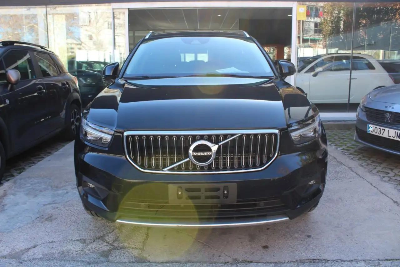 Renting Volvo XC40 1.5 T5 Twin Inscription Auto Negro 2