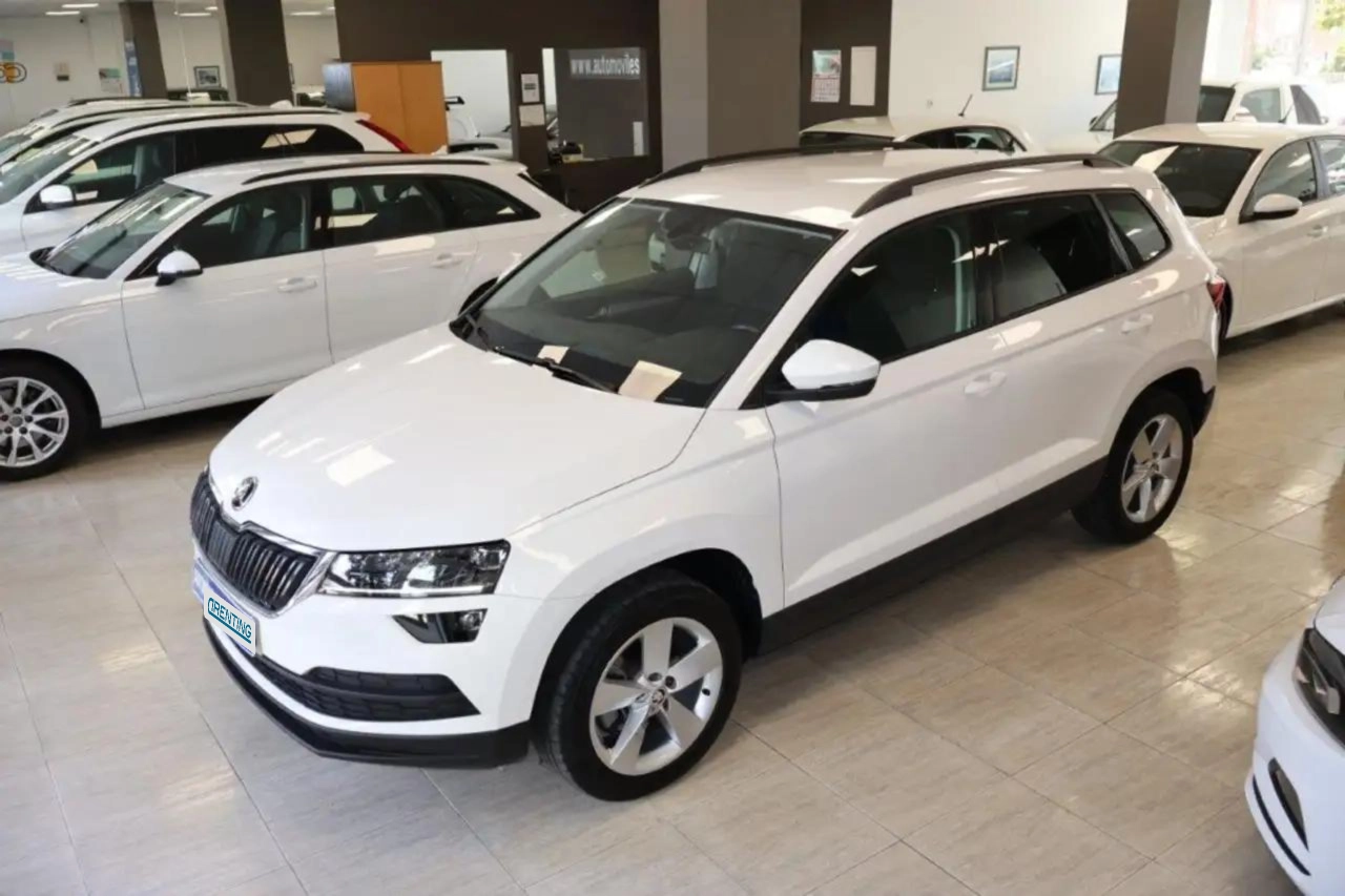 Renting Skoda Karoq 1.5 TSI Ambition ACT DSG Blanco