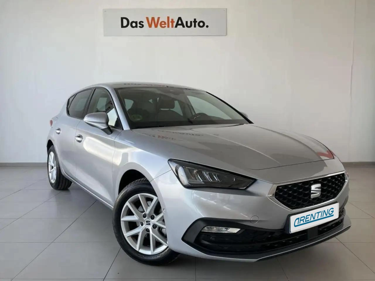 Renting SEAT Leon 1.5 TSI S&S Style XS 130 Plateado