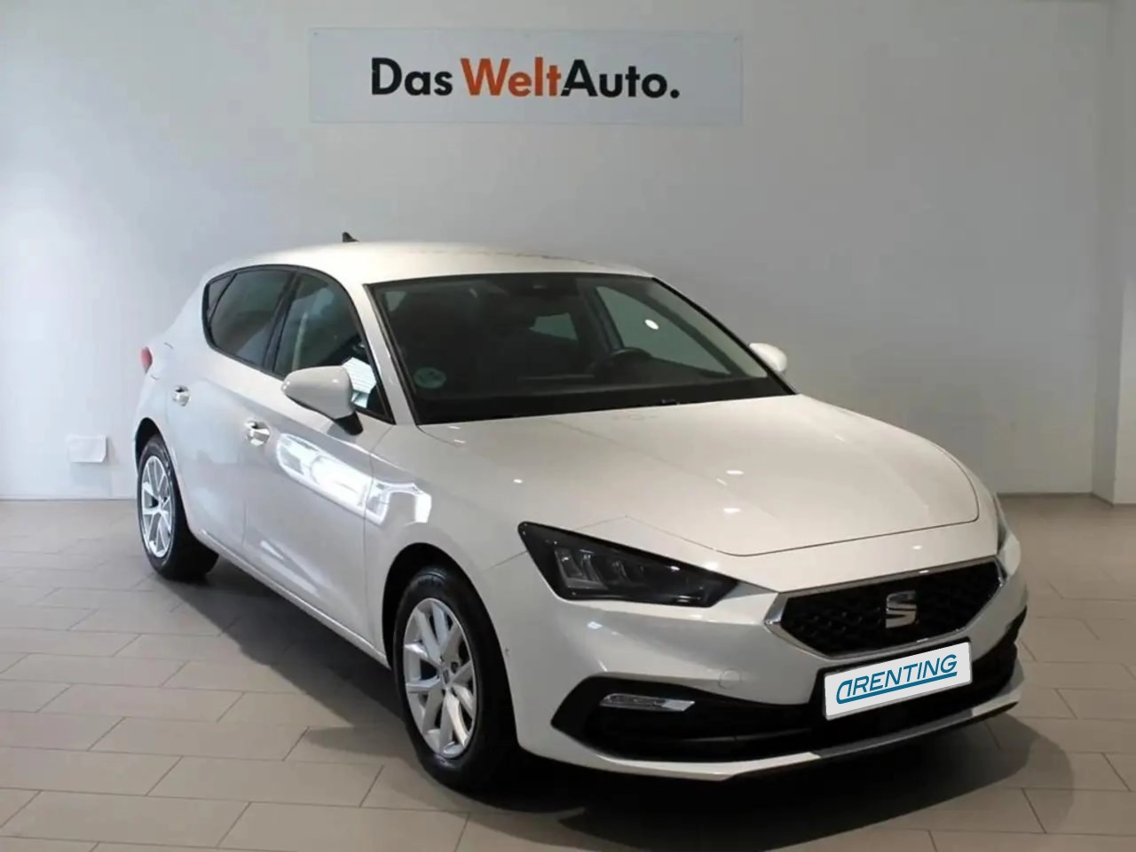 Renting SEAT Leon 1.5 TSI S&S Style XS 130 Blanco 3