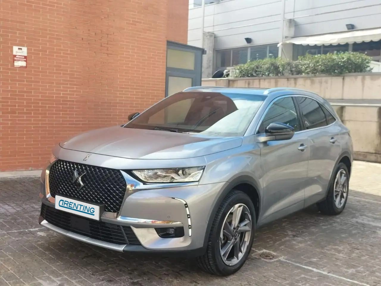 Renting DS Automobiles DS 7 Crossback 1.5BlueHDi Bastille + Aut. Plateado