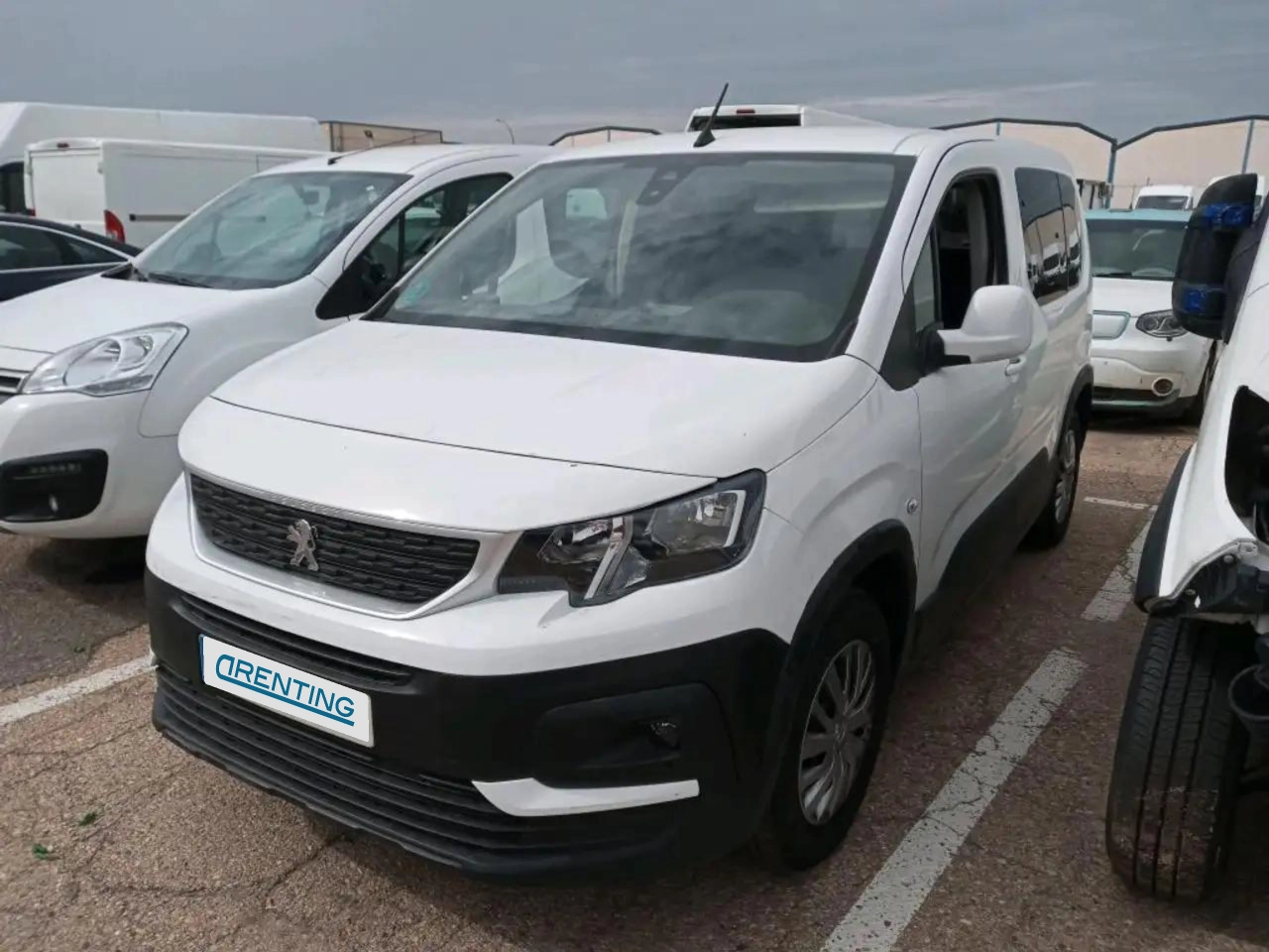 Renting Peugeot Rifter 1.5BlueHDi S&S Standard Access 100