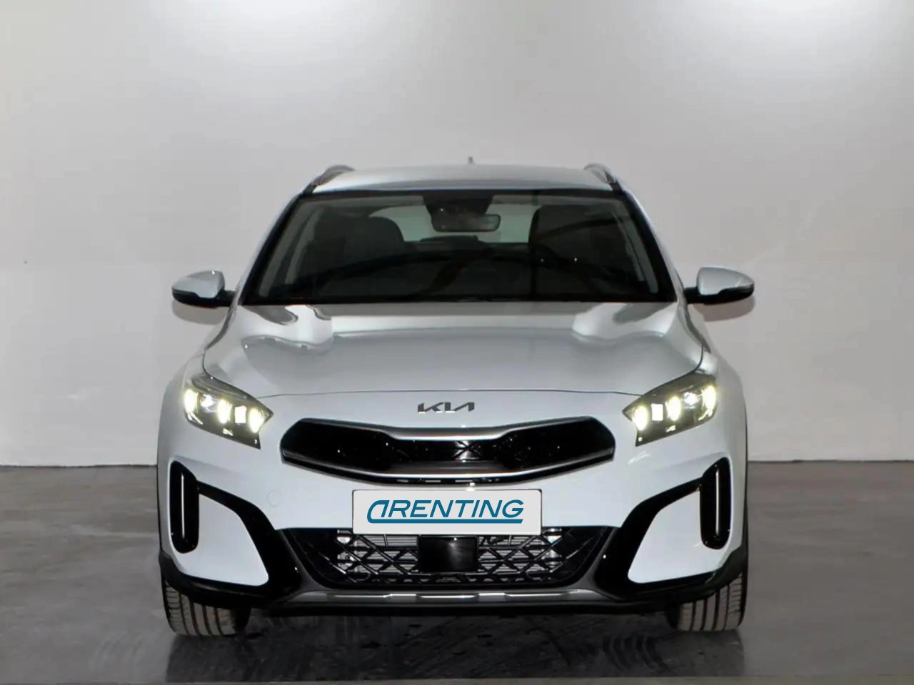 Renting Kia XCeed 1.6 GDI PHEV ETECH 141 5P Blanco