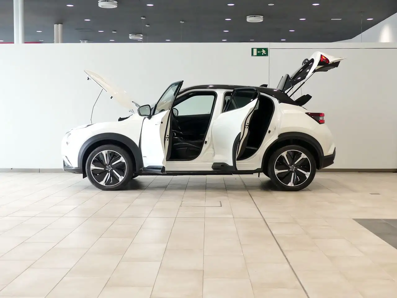 Renting Nissan Juke 1.6 HYBRID HEV 105KW N-DESIGN BLACK A 143 5P Blanco 2