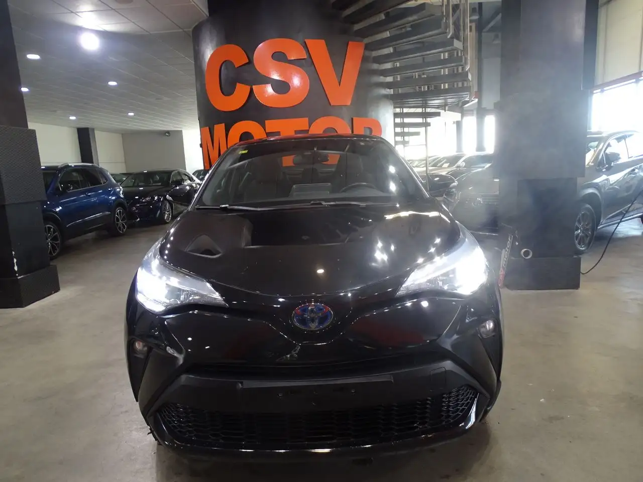 Renting Toyota C-HR 1.8 125H Active Negro 1