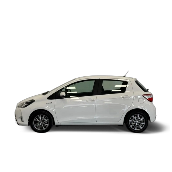 Renting Toyota Yaris 100H 1.5 Active Blanco