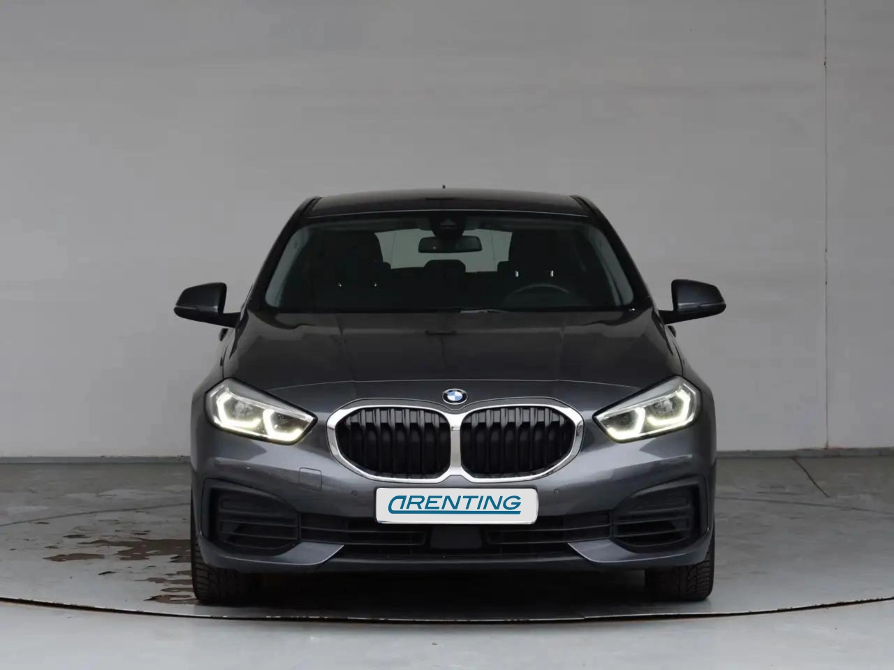 Renting BMW 118 118i Advantage Gris 2