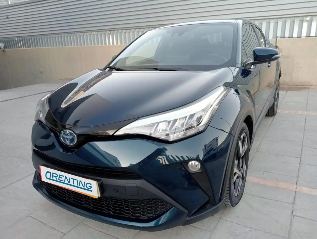 Renting Toyota C-HR 125H Advance Azul