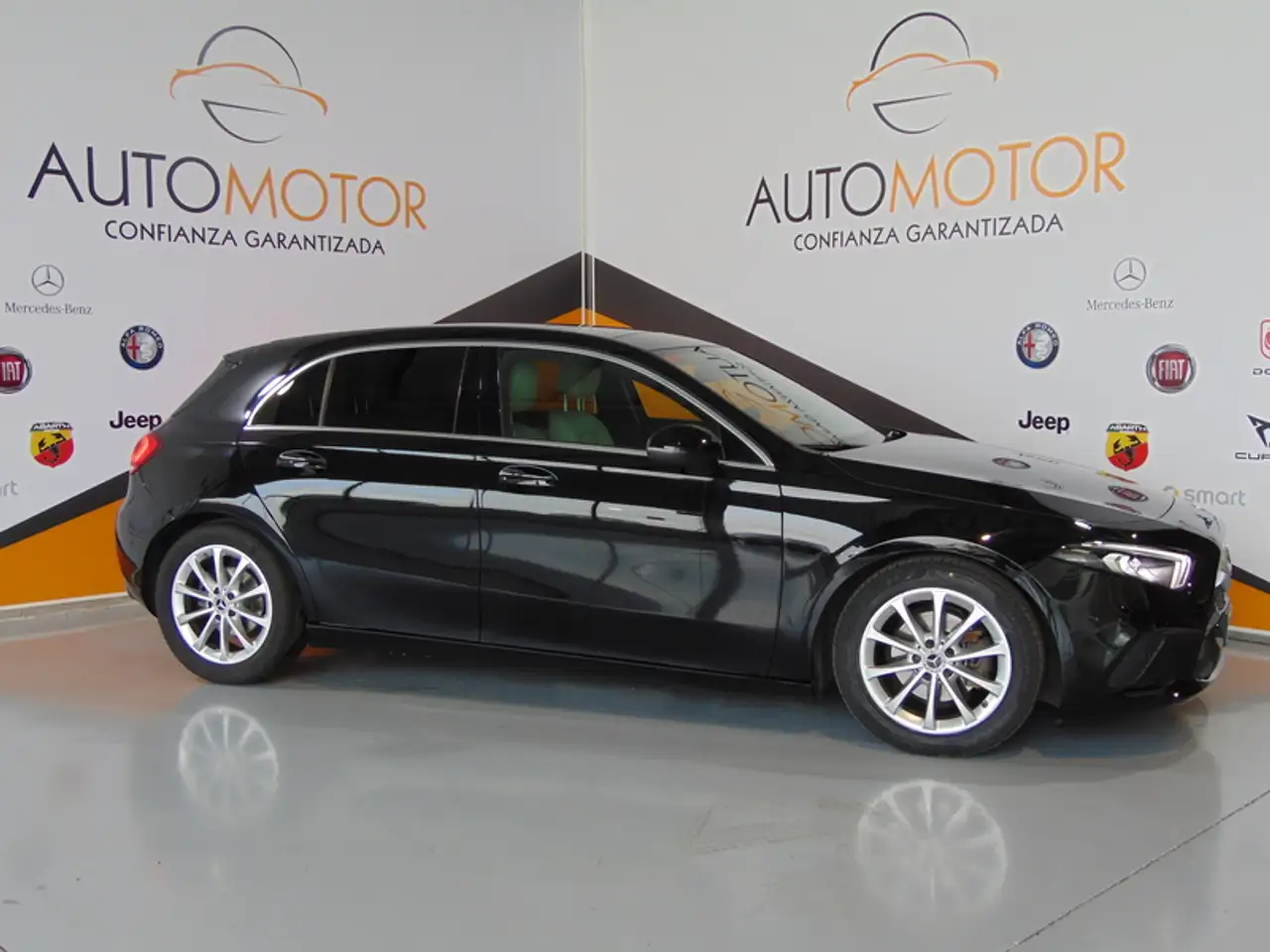 Renting Mercedes-Benz A 180 180d Negro