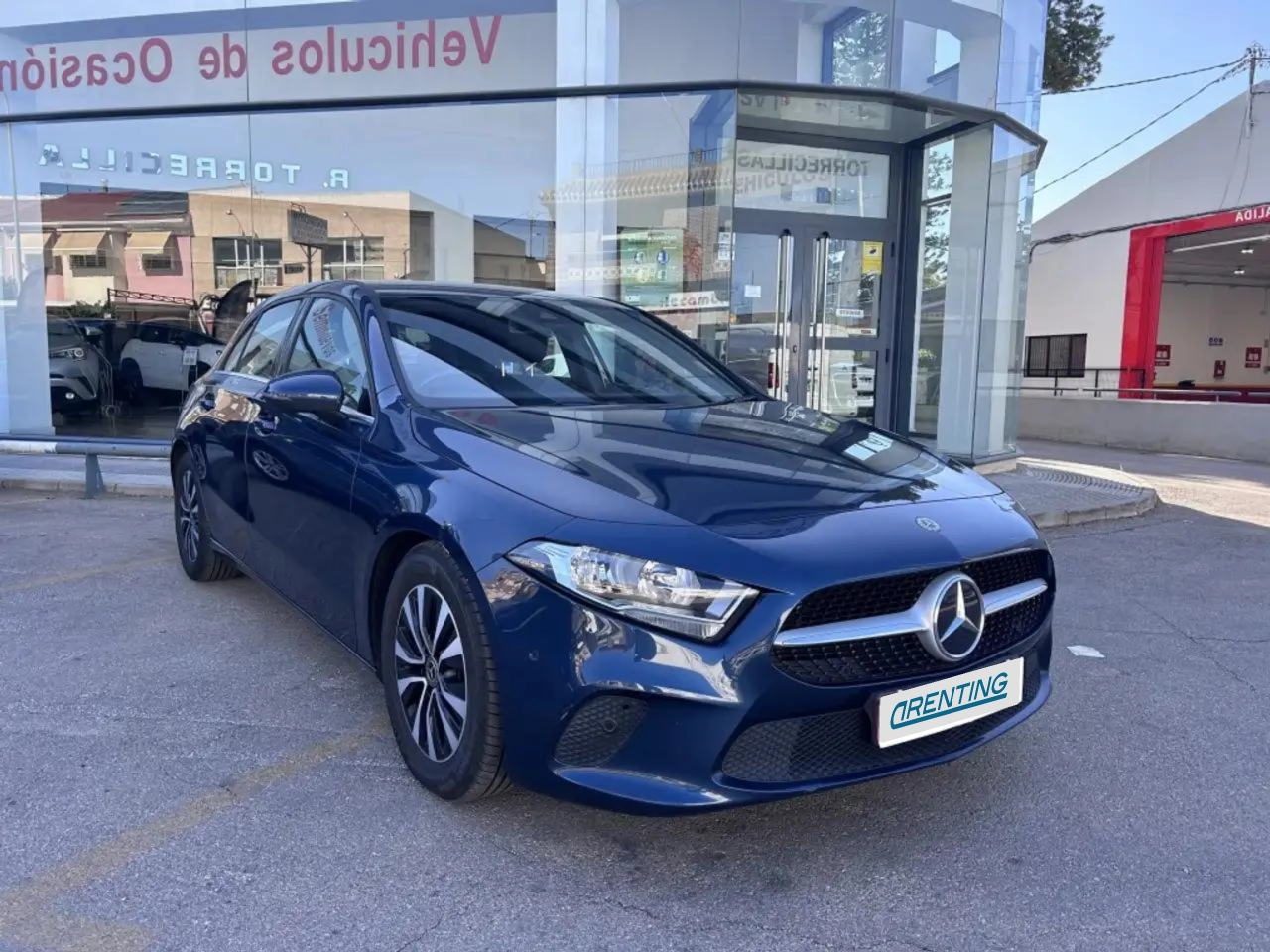 Renting Mercedes-Benz A 180 180d 7G-DCT Azul