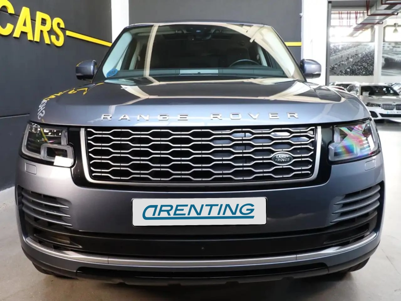 Renting Land Rover Range Rover 2.0 i4 PHEV Vogue 4WD Aut. Azul