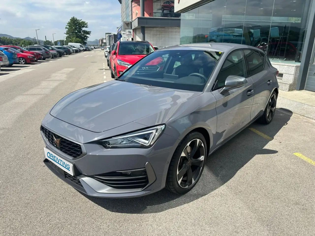 Renting CUPRA Leon 2.0 TSI DSG 140KW Gris 5