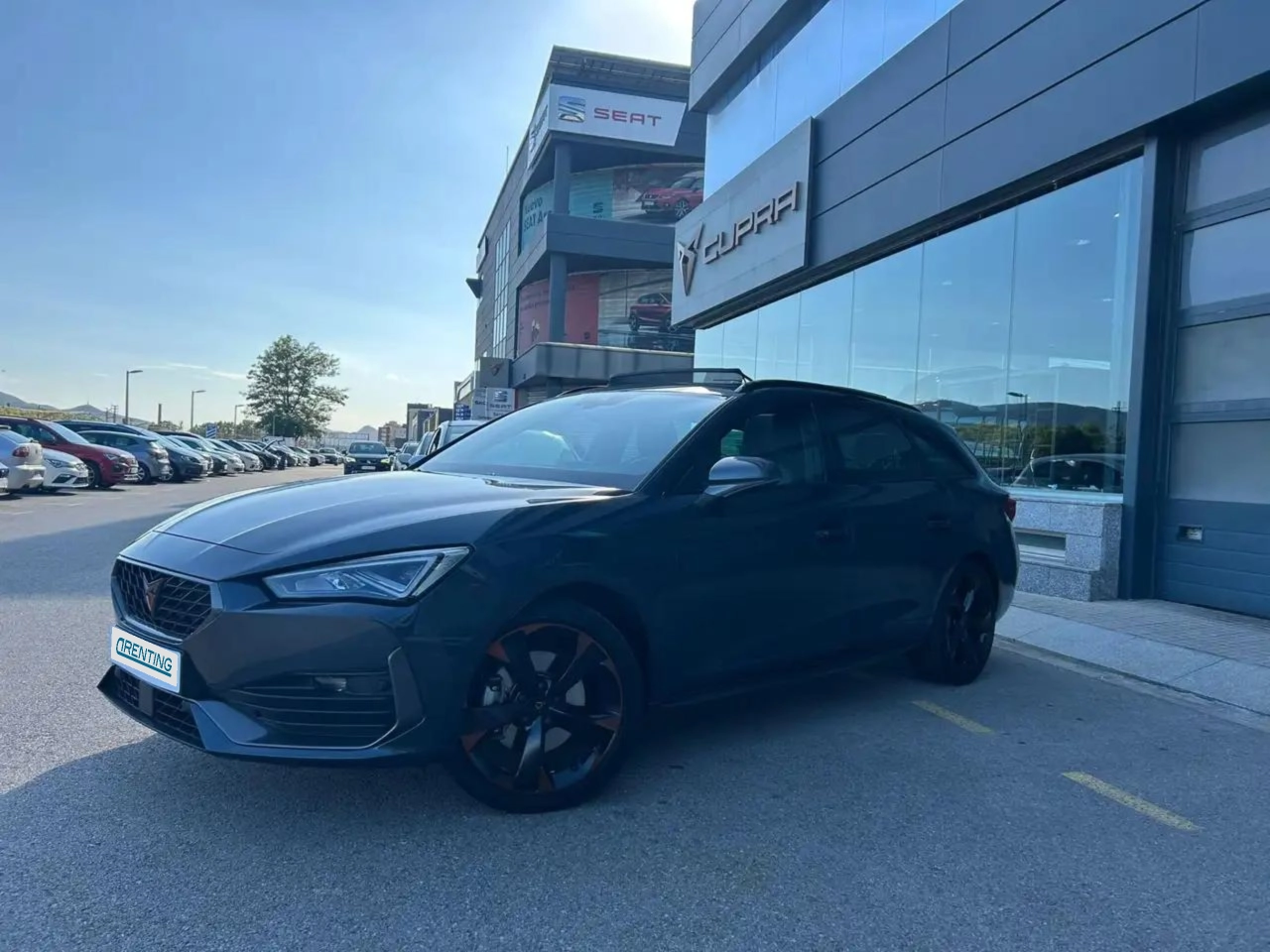 Renting CUPRA Leon 2.0 TSI DSG 140KW Gris