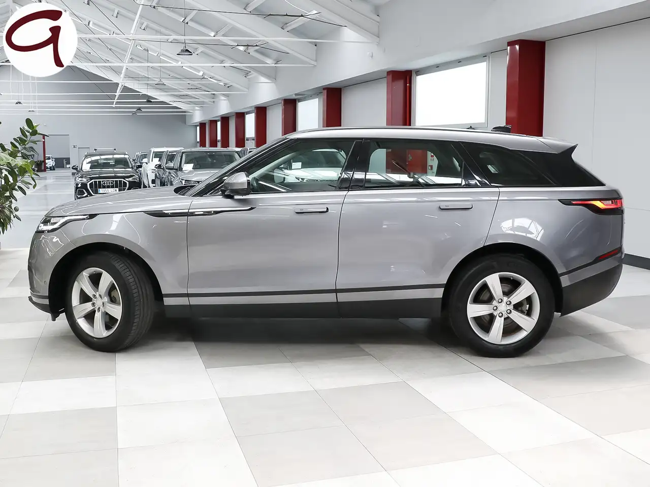 Renting Land Rover Range Rover Velar 2.0D S 4WD Aut. 180 Gris 2