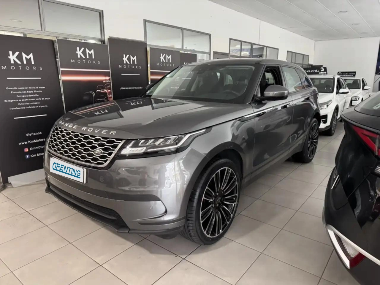 Renting Land Rover Range Rover Velar 2.0D SE 4WD Aut. 180 Gris 2