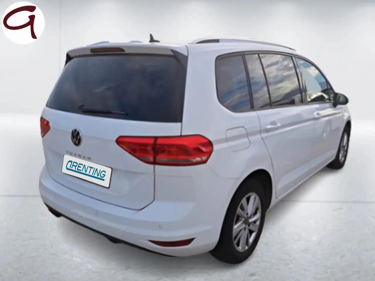 Renting Volkswagen Touran 2.0TDI CR BMT Advance DSG7 110kW Blanco 1