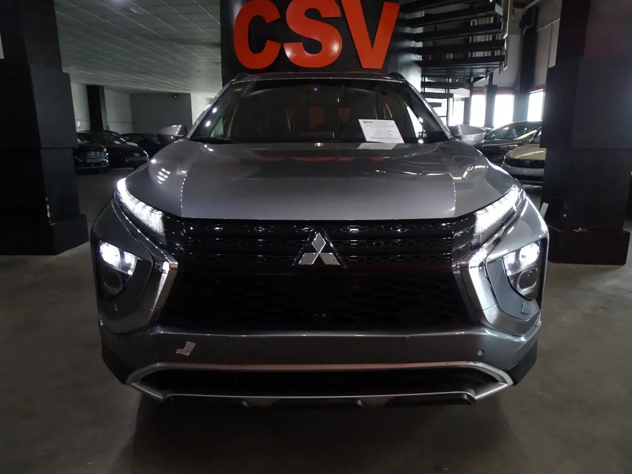 Renting Mitsubishi Eclipse Cross 2.4 PHEV Kaiteki Auto 4WD Plateado 1