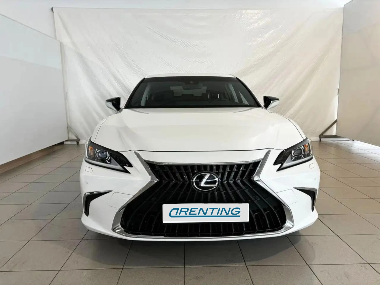 Renting Lexus ES 300 2.5 300h Premium Blanco