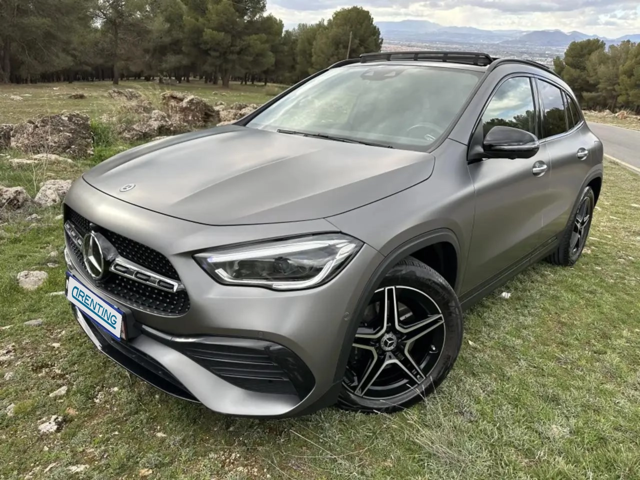 Renting Mercedes-Benz GLA 200 200d 4Matic 8G-DCT Gris 1