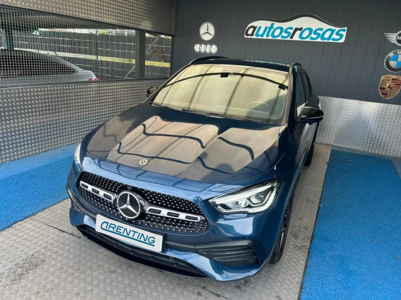 Renting Mercedes-Benz GLA 200 200d 8G-DCT Azul 1