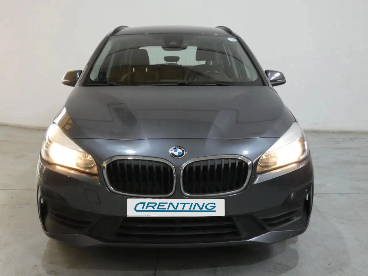 Renting BMW 216 216d Gran Tourer Gris