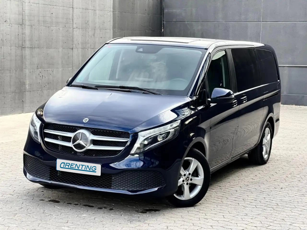 Renting Mercedes-Benz V 220 220d Largo Avantgarde Azul