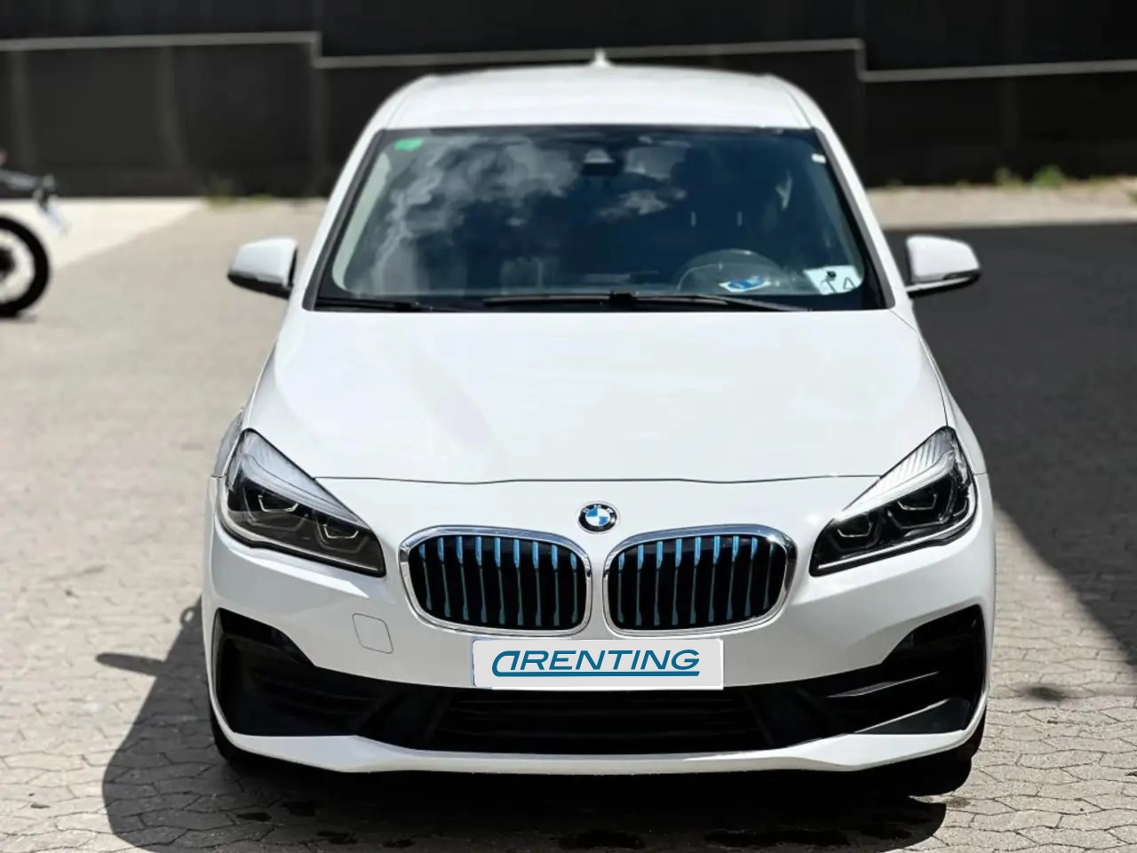 Renting BMW Active Hybrid 5 225xe iPerformance Tourer Business Blanco