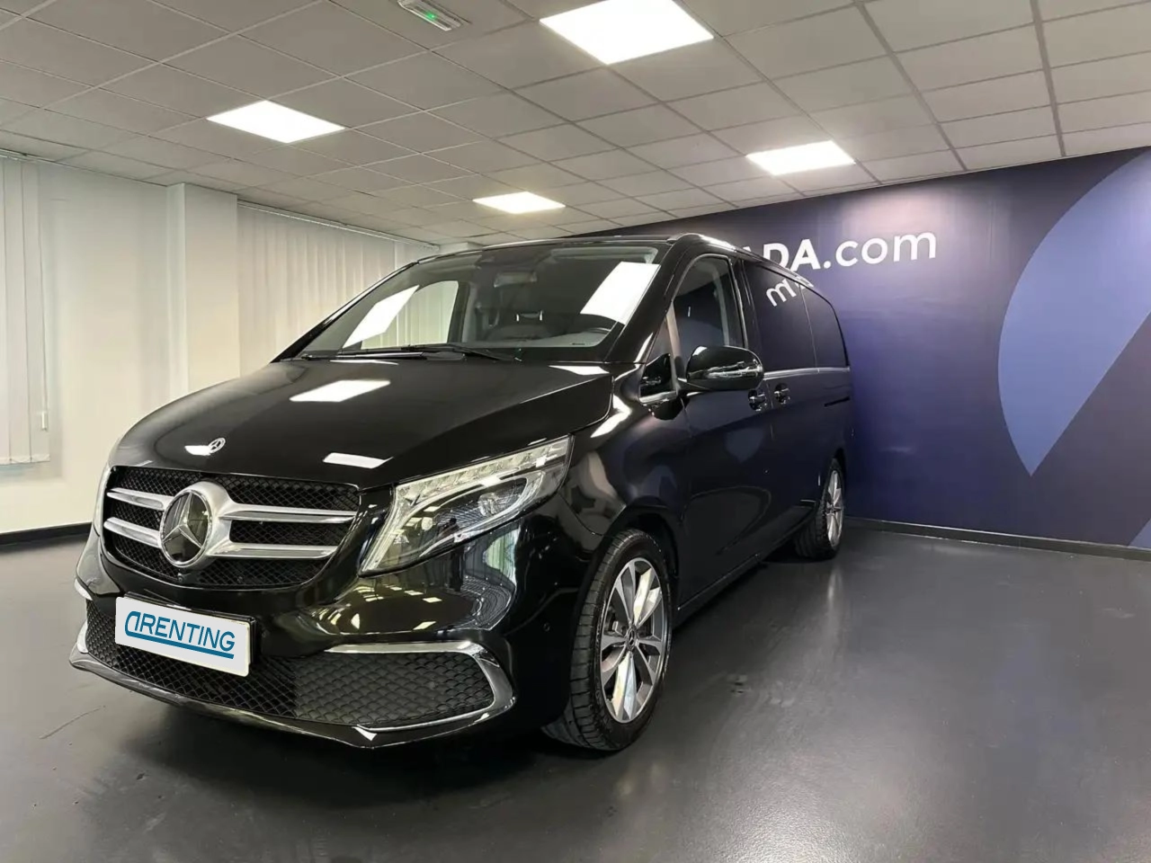 Renting Mercedes-Benz V 250 250d Largo Avantgarde 7G Tronic Negro