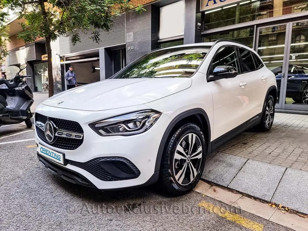 Renting Mercedes-Benz GLA 250 250e Blanco 1