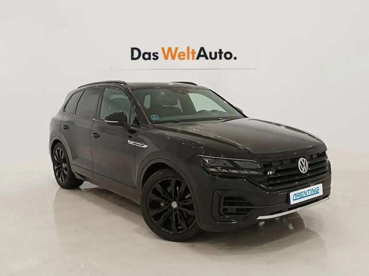 Renting Volkswagen Touareg 3.0TDI V6 R-Line Tiptronic 4Motion 210kW Negro 1