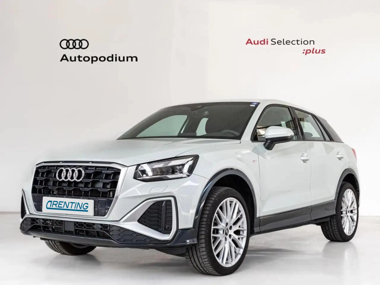 Renting Audi Q2 30 TDI Adrenalin S tronic 85kW Plateado 1