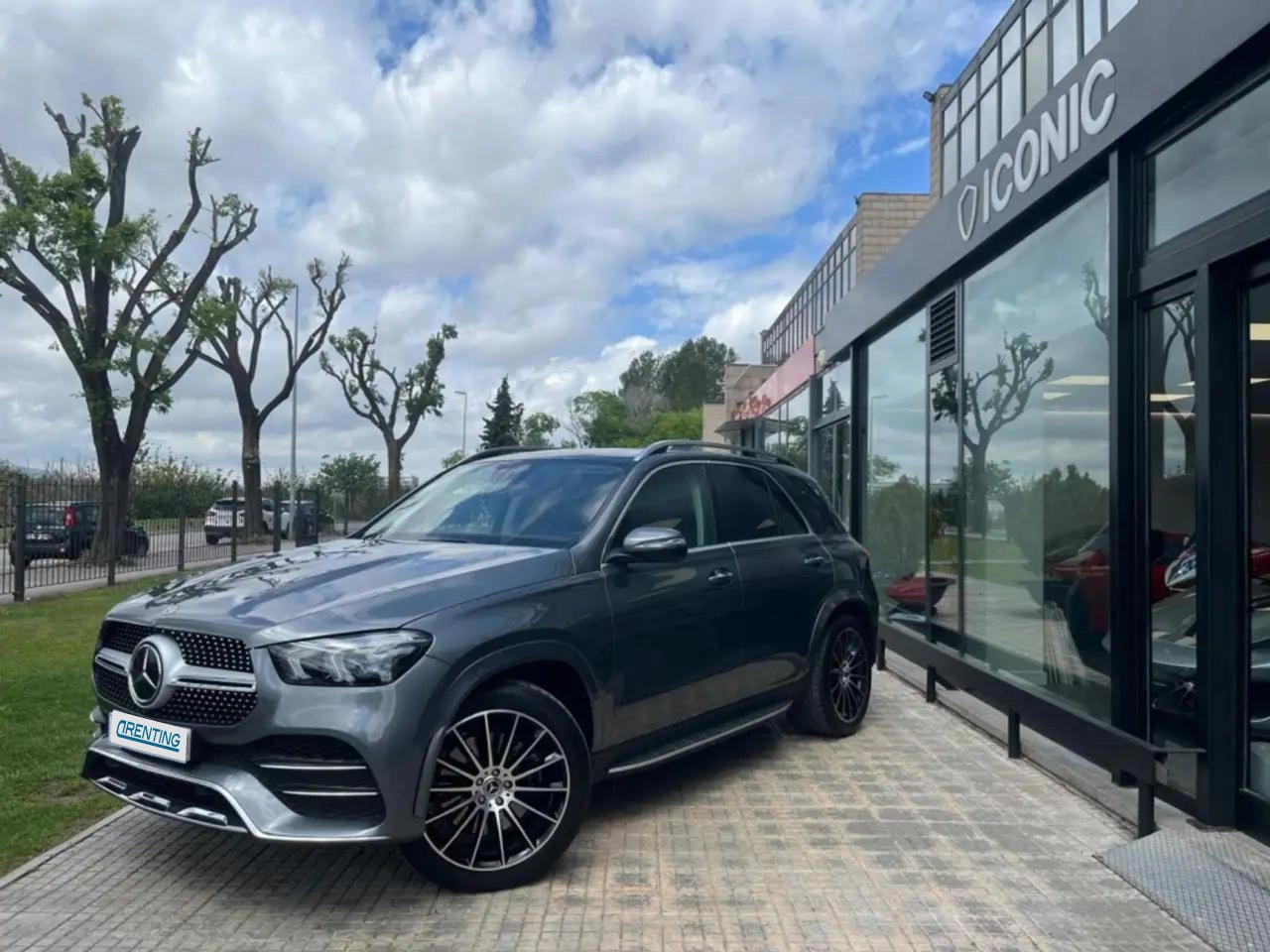 Renting Mercedes-Benz GLE 300 300d 4Matic Aut. Gris