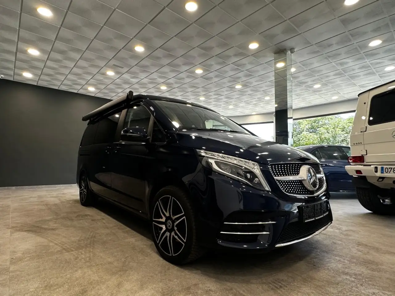 Renting Mercedes-Benz V 300d Marco Polo 4MATIC Azul 1